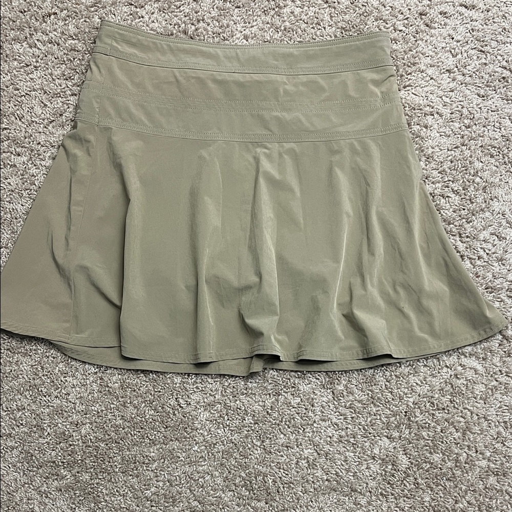 Athleta Tan Light weight Women's Skort Sz 10